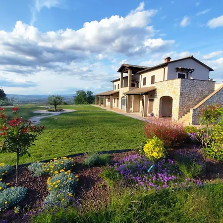 Lyfe Umbria Intera Con Piscina In Esclusiva