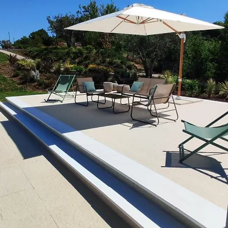 Lyfe Umbria Intera Con Piscina In Esclusiva